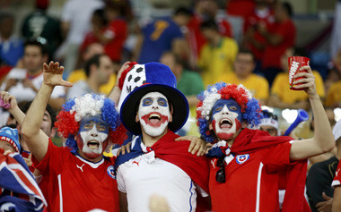 Dalam Tempo Dua Menit, Cile Unggul 2-0