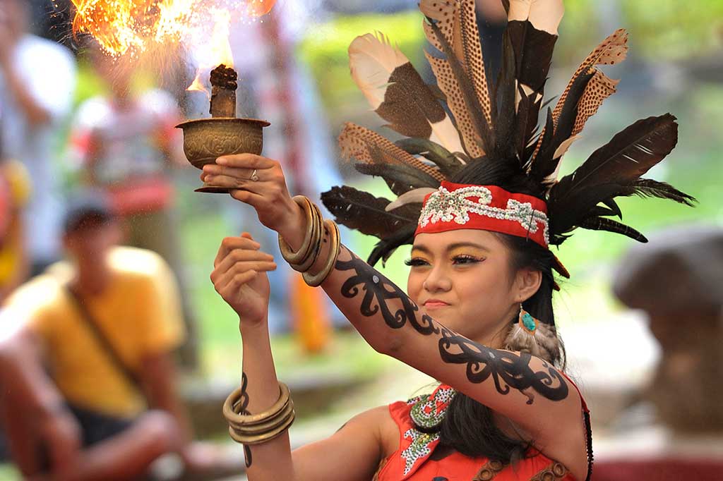 Kesenian Suku Dayak di Pesta Kesenian Bali
