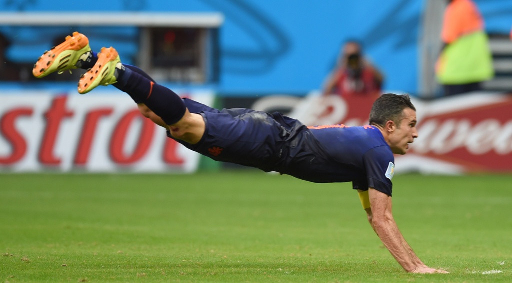 Robin van Persie puas dengan gol pertamanya.(foto:AFP/Emmanuel Dunand)
