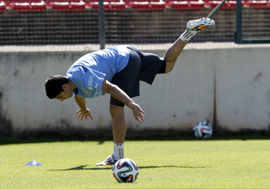 Luis Suarez Siap Bermain Melawan Inggris