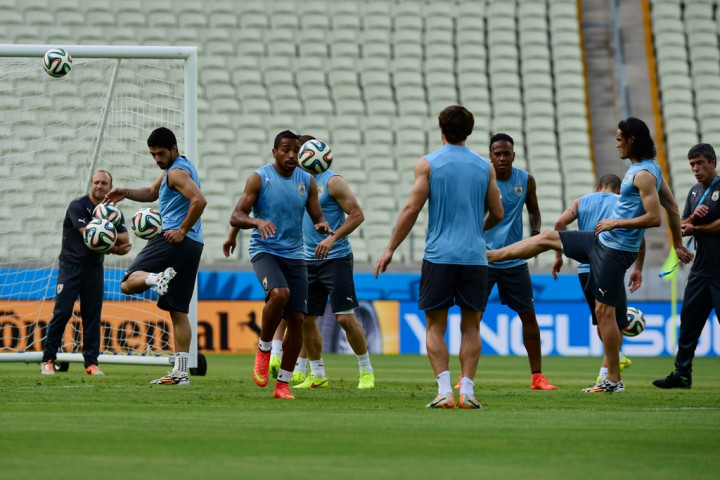 Suarez: Pertahanan Inggris Cacat