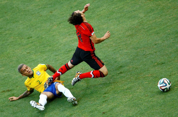 Berlangsung Keras, Duel Brasil vs Meksiko Masih Kacamata