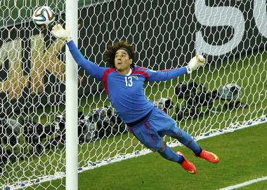 Ochoa, Bintang Laga Meksiko vs Brasil