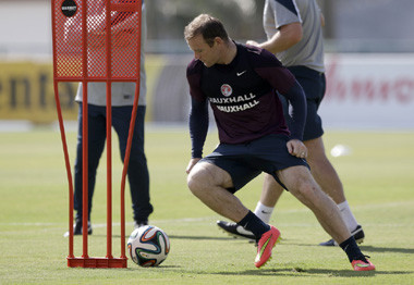 Jelang Laga Lawan Uruguay, Rooney Berlatih Ekstra