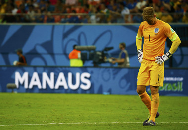 Hart Tegaskan Siap Hadapi Gempuran Striker Uruguay