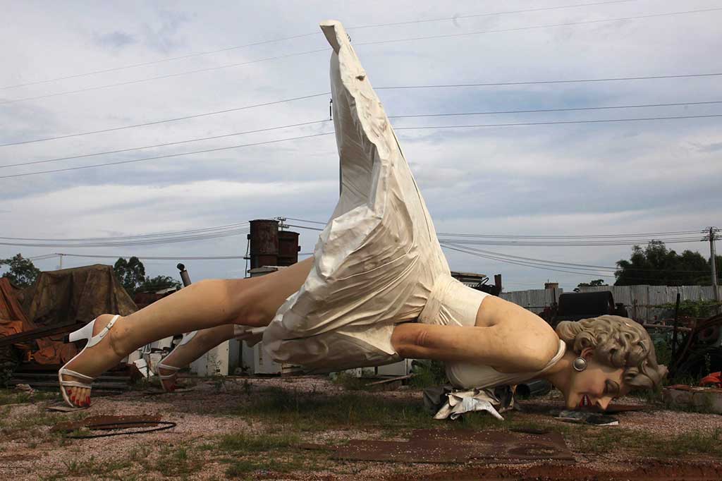 Patung Marilyn Monroe Ada di Tempat Sampah