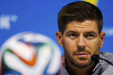 Steven Gerrard Ogah Bicara dengan Suarez