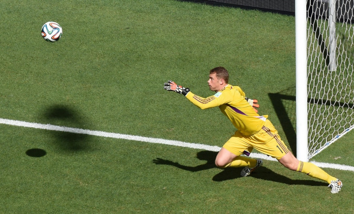 Neuer: Perawatan Bahu Saya Hanya Formalitas