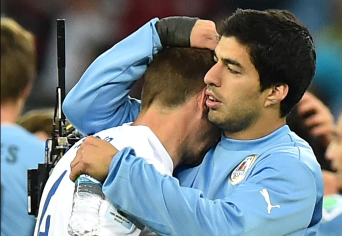 Usai Lumat Inggris, Suarez Dekap Gerrard  