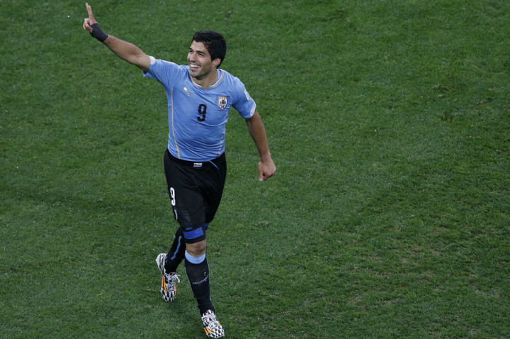 Salam Dua Jari ala Luis Suarez 