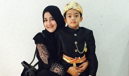 Lompat dari Lantai Dua, Anak Uje Terluka