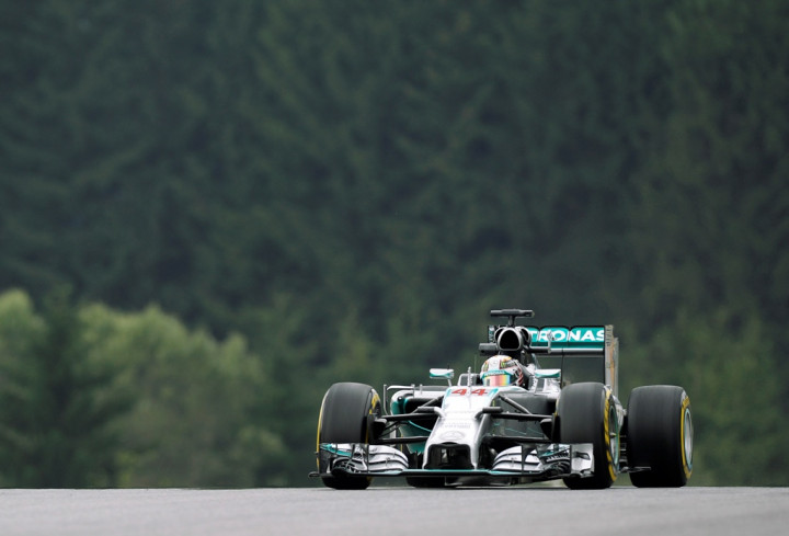 Hamilton Tercepat di FP II