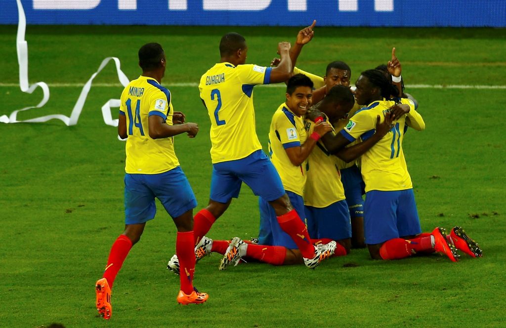 Para pemain Ekuador merayakan kemenangan. (Foto: Amr Abdallah Dalsh/REUTERS)