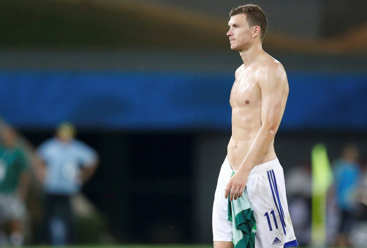 Bosnia Tersingkir, Dzeko: Wasit Harusnya di Kartu Merah