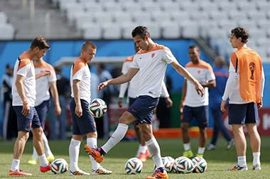 Van Persie: Belanda Incar Juara Grup B