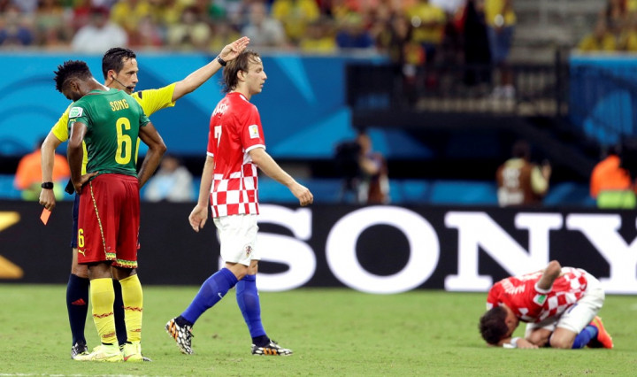 Alex Song Diganjar Larangan 3 Laga