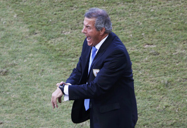 Tabarez Bela Suarez Terkait Insiden Gigitan