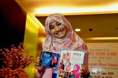 Gaya Hijab Fatin Terinspirasi Zaskia Sungkar 