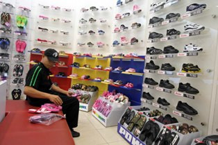 Produsen Sepatu Bata Diversifikasi Produk Penjualan