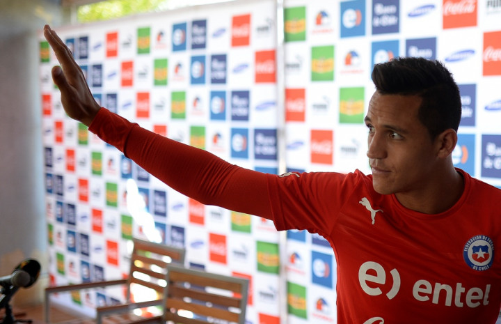 Alexis Sanchez Khawatirkan Kinerja Wasit