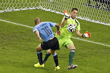 Tabarez Puji Penampilan Kiper Kolombia Ospina