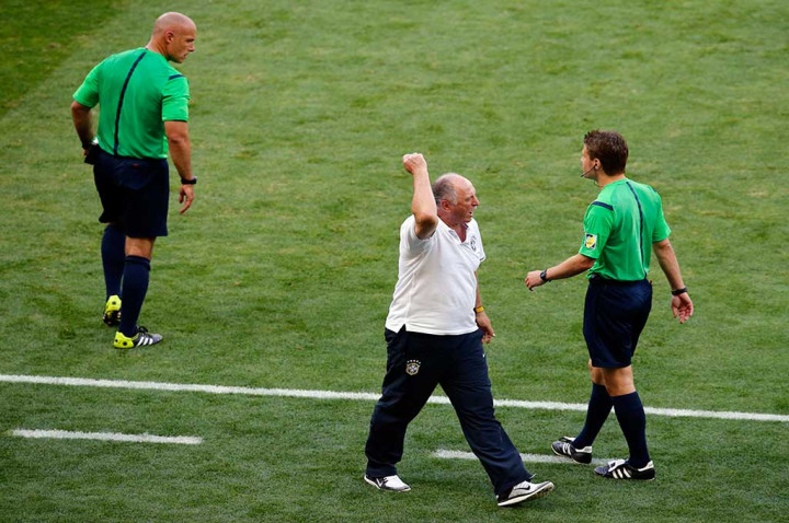 Scolari Hujani Howard Webb dengan Kritik Pedas  