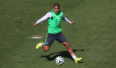 Salcido akan gantikan Vasquez Melawan Belanda