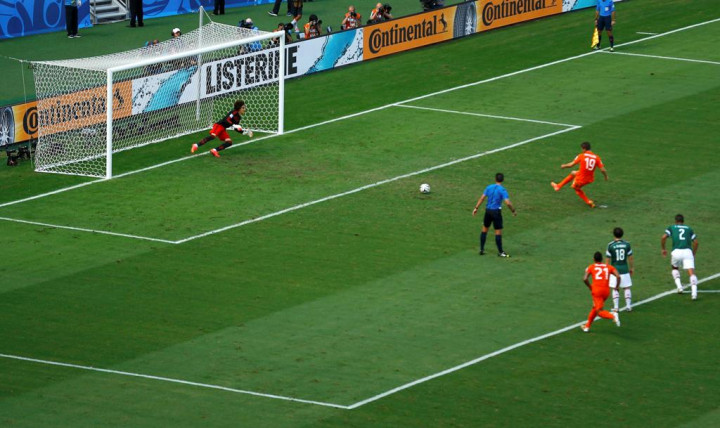 Huntelaar Nyaris Menolak Eksekusi Penalti