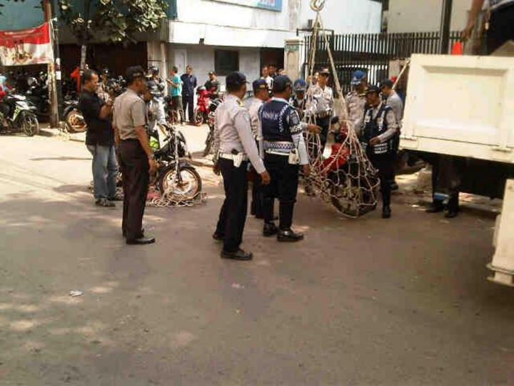 Parkir Sembarangan, Puluhan Motor di Wahid Hasim Dijaring