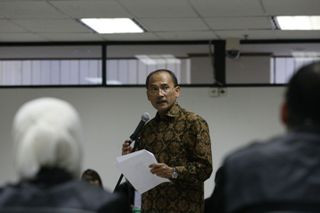 Mohon Maaf pada Keluarga, Budi Mulya Menangis di Tipikor