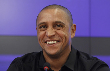 Roberto Carlos Pesimistis Brasil Bisa Kalahkan Kolombia