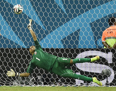 Atletico Incar Navas untuk Gantikan Courtois