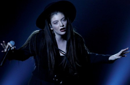 Hiii... Lorde Diganggu Hantu Saat Rekaman