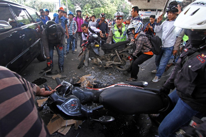  Terobos Lampu Merah, Pengendara Motor Tewas Ditabrak Truk