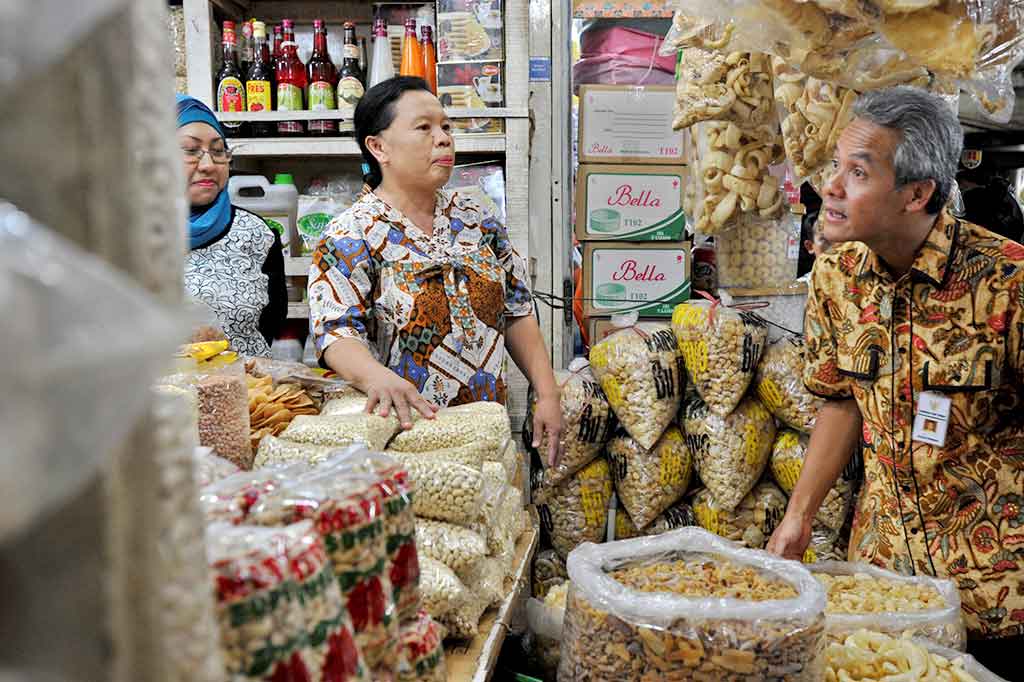 Ganjar Pantau Harga di Pasar Johar Semarang