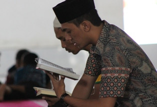 Kemulian Membaca Alquran Saat Ramadan