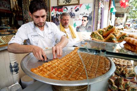 Manjakan Lidah dengan Sajian Manis Khas Timur Tengah