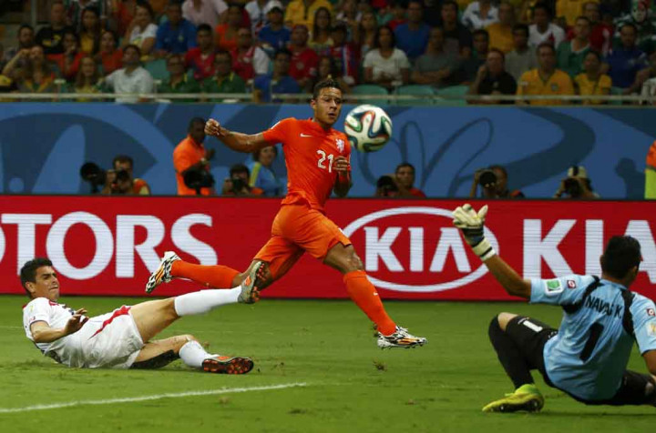 Babak I, Kosta Rika Bikin Belanda Frustasi