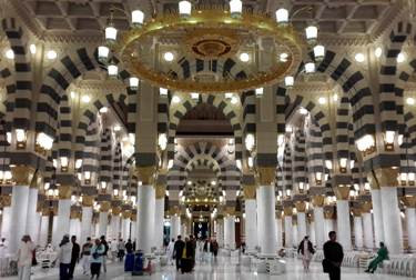 Selama 60 Tahun, Pria Ini Sediakan Iftar Gratis di Madinah