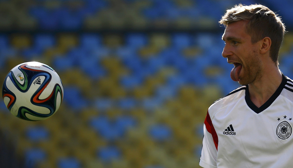 Per Mertesacker--REUTERS/Kai Pfaffenbach