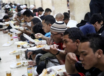  Bertukar Makanan, Pererat Persaudaraan dan Penuhi Sunnah Rasul