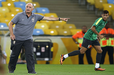 Scolari: Kemenangan Brasil Nanti untuk Neymar