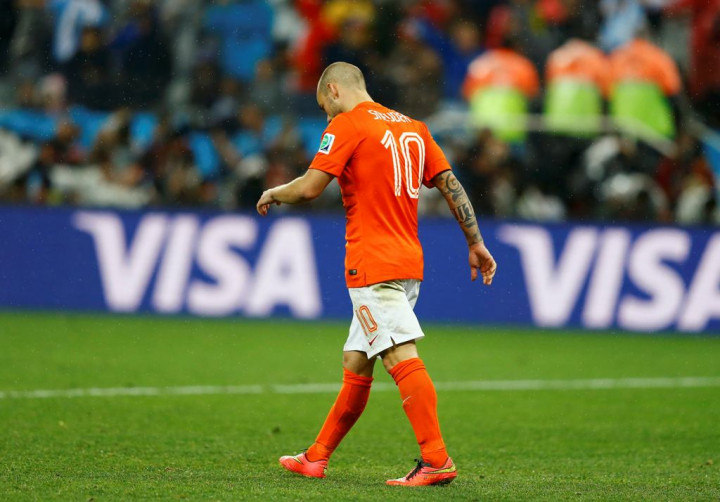 Sneijder Sesalkan Tendangan Penaltinya Gagal