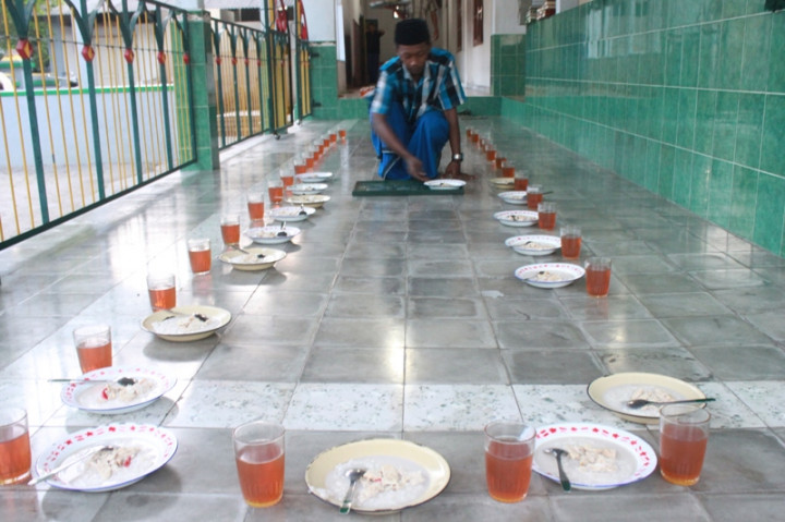 Tradisi Berbuka Puasa dengan Bubur plus Sayur Lodeh
