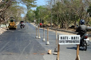 Jalan Anggrek Kupang yang Rusak Parah tak Kunjung Diperbaiki