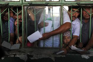 Pelajar Muslim Uighur Kucing-kucingan Puasa Ramadan 