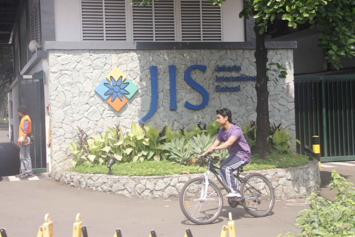 Tak Berada di Jakarta,  2 Guru JIS Batal Diperiksa