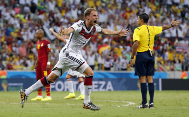 Ditugaskan Jinakkan Messi, Hoewedes Mengaku Tetap Tenang