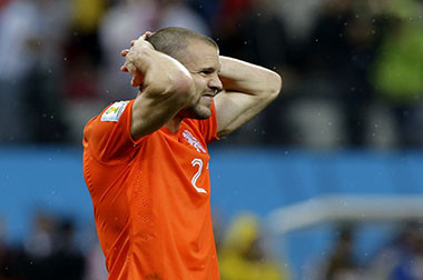 Ron Vlaar Akui Laga Kontra Argentina yang Terbaik