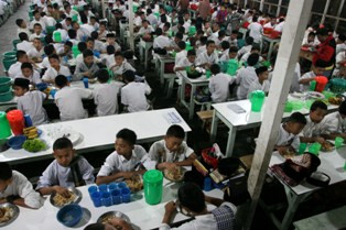 Tetap Kenyang Saat Berpuasa 